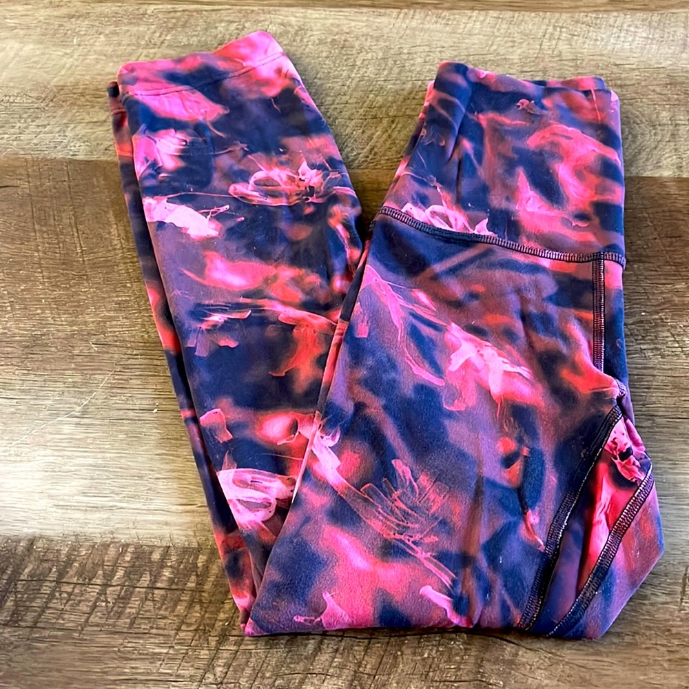 Lululemon Athletica Align leggings 21” size 0; pink and black diamond dye.